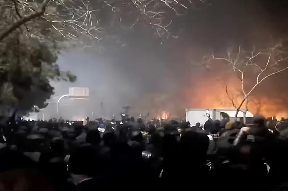 যুক্তরাষ্ট্র হামলা করলে পাল্টা আঘাতের হুঁশিয়ারি ইরানের